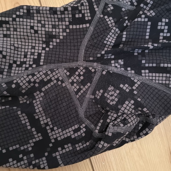 Lululemon Wunder Under Crop High Rise Sz 6 - Picture 7 of 8